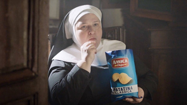 Amica Chips ad featuring a nun